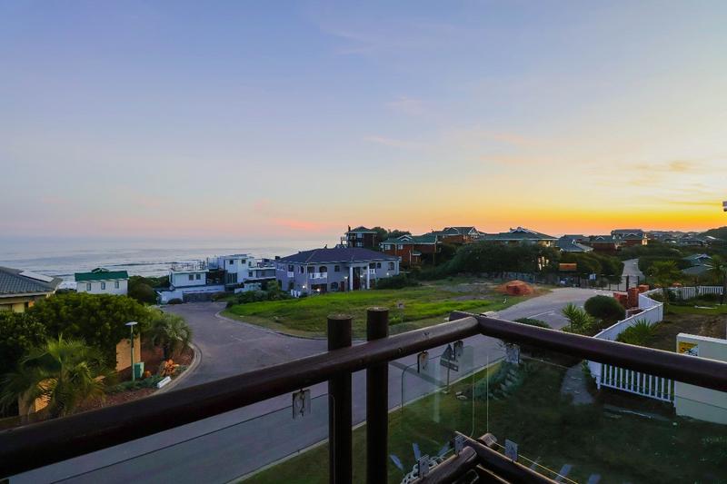 5 Bedroom Property for Sale in Outeniqua Strand Western Cape